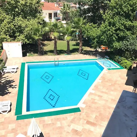 Ξενοδοχείο με διαμερίσματα Meryem Ana Apart 3*